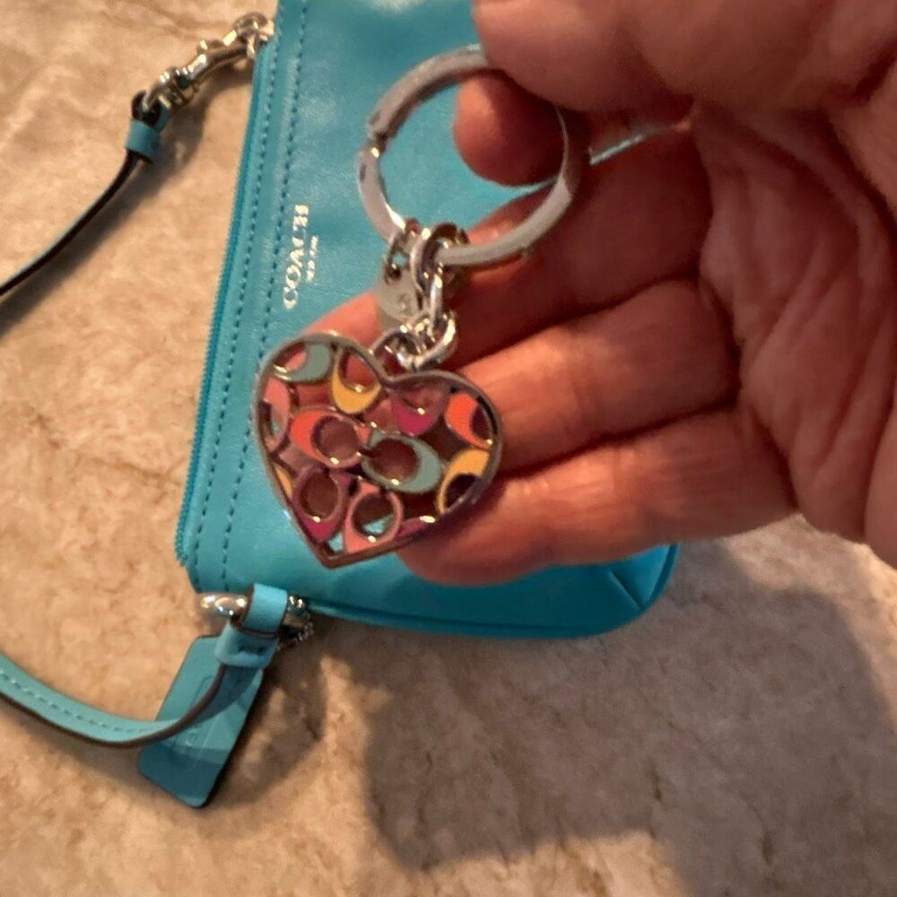 COACH Heart Keychain - Picture 5 of 5